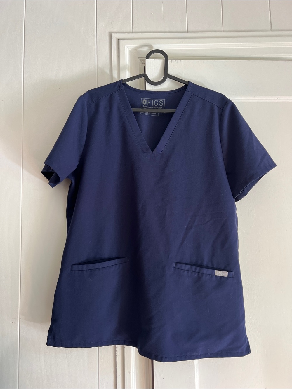 Figs scrub top - Navy M